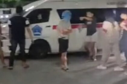 Antrean panjang pengisian bahan bakar minyak (BBM) di SPBU Sungguminasa, Kabupaten Gowa, Sulawesi Selatan, memicu keributan antar sopir pada Rabu malam