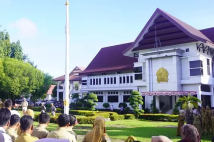 Pengadaan barang dan jasa di lingkungan Pemerintah Kabupaten Bone menjadi sorotan setelah satu perusahaan tercatat menangani hingga 108 paket proyek APBD 2026. Total nilai pekerjaan yang dikerjakan perusahaan tersebut diperkirakan mencapai sekitar Rp6 miliar.