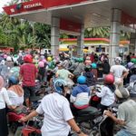 Antrean Panjang di Sejumlah SPBU