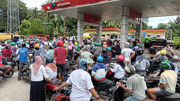 Antrean Panjang di Sejumlah SPBU