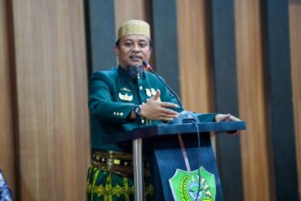 Warga Wajo Tanam Pohon Pisang di Jalan Rusak, Respon Gubernur Sulsel Tuai Sorotan