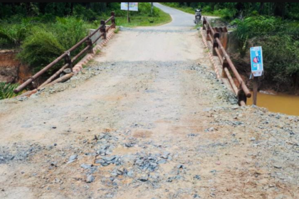 Jembatan Rusak Tak Kunjung Dibenahi Hambat Aktivitas Warga, Warga Maros Patungan Perbaiki Akses Utama