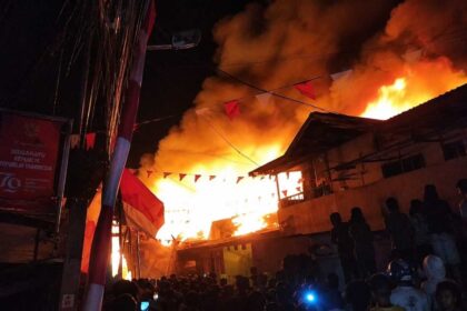 Kebakaran Permukiman Padat di Jalan Kandea Makassar, 37 Rumah Terdampak dan Dua Warga Terluka