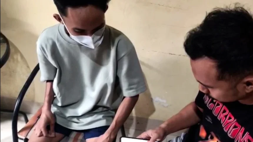 Diserang Rombongan Bermotor! Pemuda di Gowa Jadi Korban Pembusuran, Dua Anak Panah Tancap di Pipi & Lengan